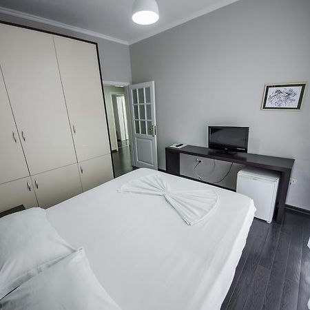 Kadrisa Hotel Durres Exterior photo