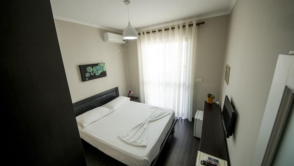 Kadrisa Hotel Durres Exterior photo