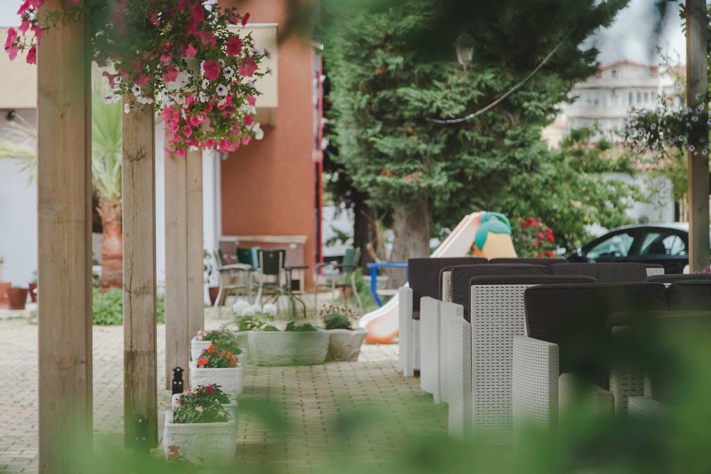 Kadrisa Hotel Durres Exterior photo